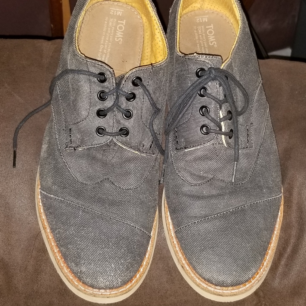 Mens Tom's shoes